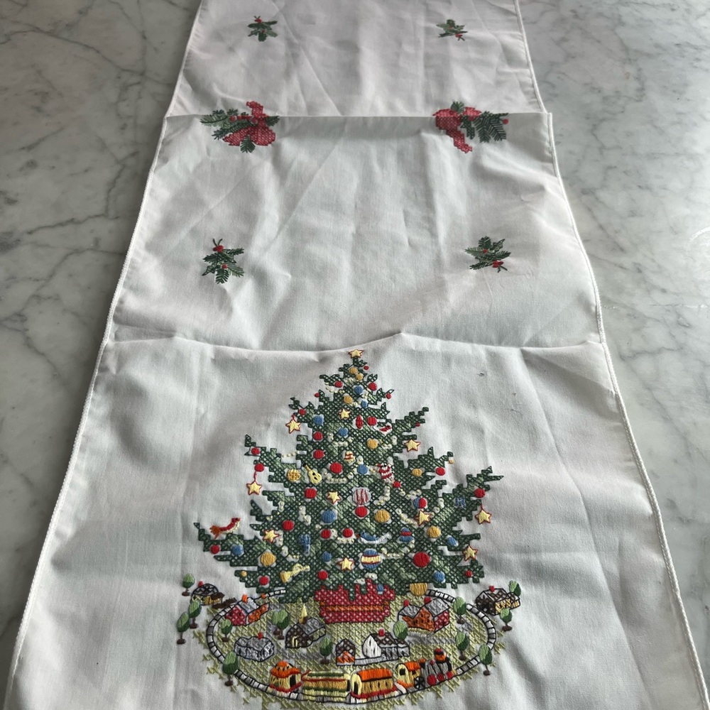 Festive Christmas Table Runner with Tree Design/New with Tag